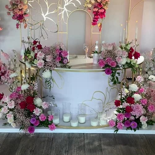 МАГАЗИН << ЦВЕТОЧНЫЙ ДВОРИК >>