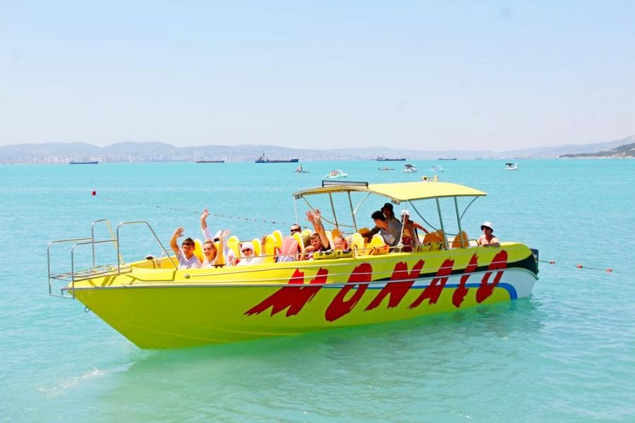 СКОРОСТНОЙ КАТЕР  <<МОНАКО>>