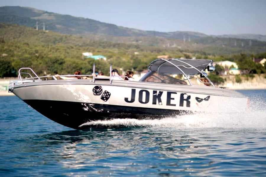 СКОРОСТНОЙ КАТЕР  <<JOKER>>