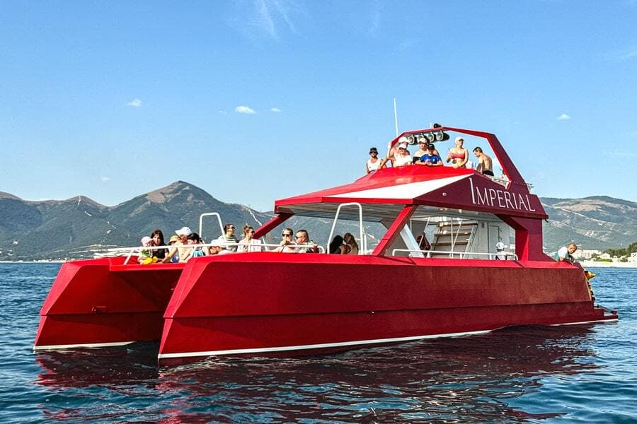 ДВУХПАЛУБНЫЙ КАТЕР      <<IMPERIAL>>