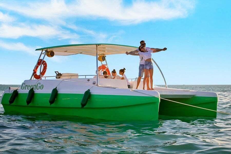 ПРОГУЛКА НА МОТОРНОМ КАТАМАРАНЕ <<GREENGO>>