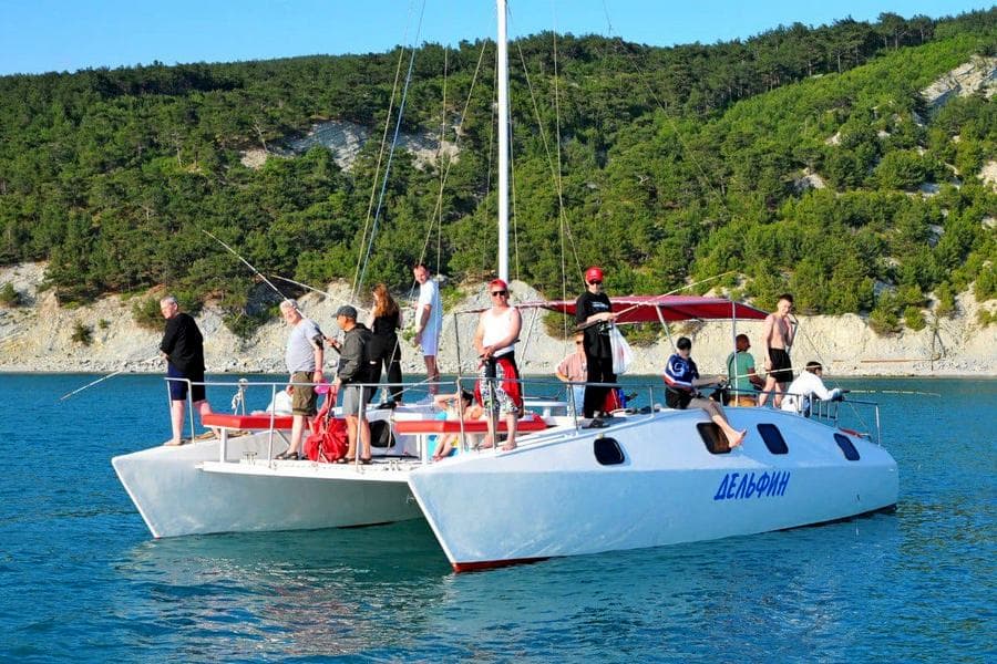 Рыбалка на катамаране <<Дельфин>>