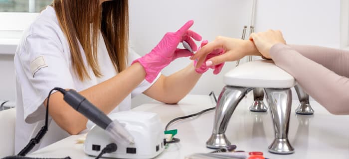 МАСТЕР НОГТЕВОГО СЕРВИСА <<РОЗА>>