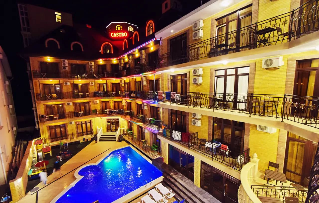 Отель «Кастро»